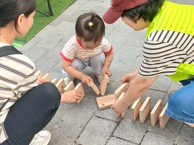 달달야행에서 엄마와 함께 공부하는 꼬마어린이^^ 